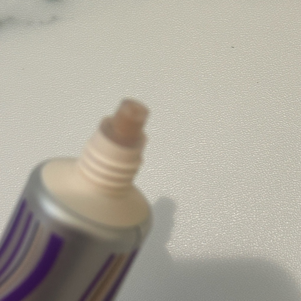 Chantecaille Just Skin Tinted Moisturizer SPF 15 - Purple and Silver - Picture 5 of 9